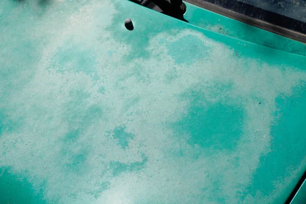 Αυτοκίνητο Πράσινο Που Χρησιμοποιείται Ξεφλούδισμα Χρώμα Για Grunge Κουκούλα Αυτοκίνητα — Φωτογραφία Αρχείου