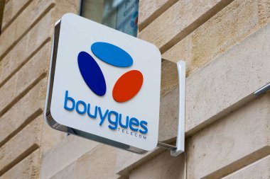 Bordeaux, Aquitaine / Fransa - 05: 12 2020: Bouygues telekom logo telefon iletişim operatörü, marka mağazası imzası
