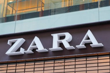 Bordeaux, Aquitaine / France - 05 12 2020: Zara logosu İspanyol giyim mağazası markasını imzaladı