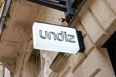 Bordeaux, Aquitaine / Fransa - 05 12 2020: undiz logosu iç çamaşırı mağazası iç çamaşırı markası