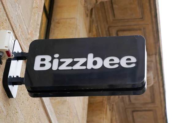 Burdeos Aquitania Francia 2020 Bizzbee Logo Sign Store Fashion Shop — Foto de Stock