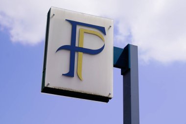Bordeaux, Aquitaine / Fransa - 05 14 2020: Fransız kamu maliyesi logosu vergi dairesi binası