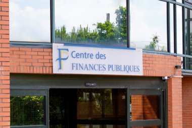 Bordeaux, Aquitaine / Fransa - 05 14 2020: Centre des Finances Publiques Vergi Dairesi logosu, Fransız kamu maliye idaresi logosu inşası logosu