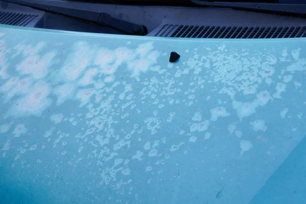 Peeling Φοριέται Ραγισμένο Μπλε Χρώμα Αυτοκινήτου Γρατσουνιές Αυτοκίνητο Εντελώς Ξεθωριασμένο — Φωτογραφία Αρχείου