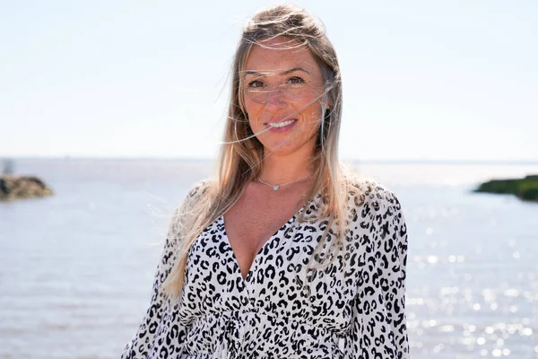 Schöne Schlanke Hübsche Junge Frau Sommerurlaub Arcachon — Stockfoto