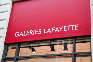 Bordeaux, Aquitaine / Fransa - 05 05 05 2020: Galeriler Lafayette imza amblemi