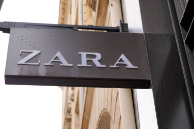 Bordeaux, Aquitaine / Fransa - 05 05 05 2020: zara logosu moda İspanya giyim mağazası