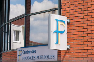 Bordeaux, Aquitaine / Fransa - 05 05 05: 2020: Centre des Finances Publiques logosu Vergi dairesi Fransız kamu maliye idaresi inşasına ilişkin imza