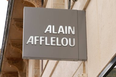 Bordeaux, Aquitaine / France - 05 05 05 2020: alain wellelou marka mağaza logosu ve gözlükçü dükkanına imza