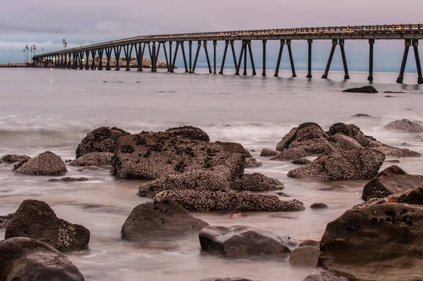 California offshore kőolaj termelés több mint a causeway. — Stock Fotó