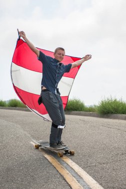 Tam hız Rüzgar tarafından kontrollü.