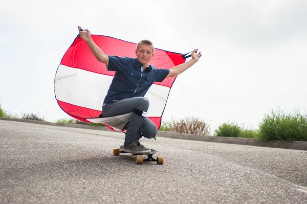 Tam hız Rüzgar tarafından kontrollü.