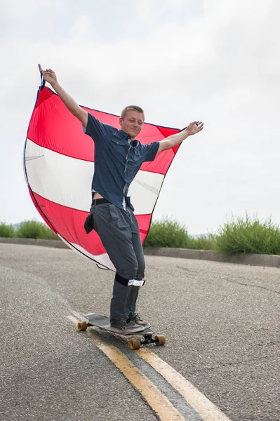 Tam hız Rüzgar tarafından kontrollü.