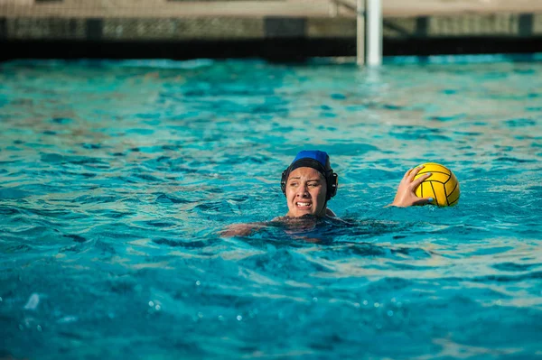 Water Polo Female Athlete Showing Intense Expression She Searches Teammate — Stock Photo, Image