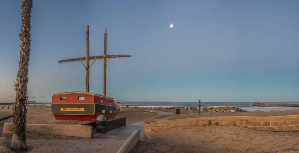 Strand Játszótér Hajó Mutatott Fényes Hold Hajnalban California Beach — Stock Fotó