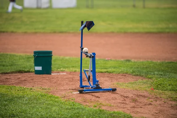 Uygulama Vuruş Saha Tümseğe Gençlik Beyzbol Makine Yunuslama Mekanik Set — Stok fotoğraf