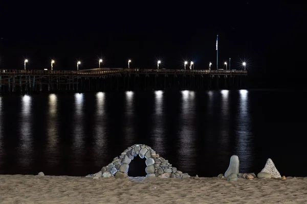 Ingénierie de dôme pratiquée même sur des sculptures de roche . — Photo