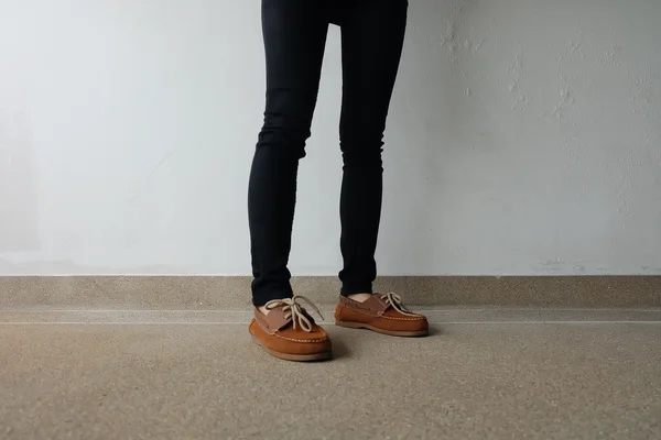 Zbliżenie na kobiece buty brązowe. Zewnątrz Moda Buty obuwie koncepcja — Zdjęcie stockowe