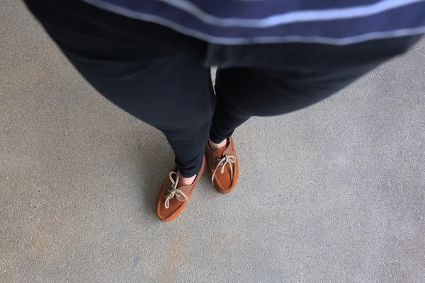 Zbliżenie na kobiece buty brązowe. Zewnątrz Moda Buty obuwie koncepcja — Zdjęcie stockowe