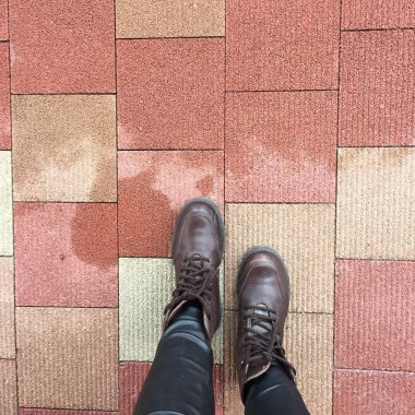 «Ana sayfa» Brown görünümünü Boots ayakkabı Beton taş zemin üzerine