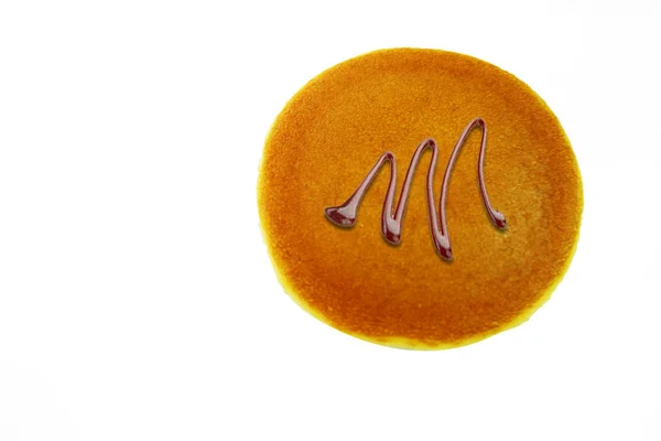 Dorayaki pannenkoek met chocolade, Japanse Bean suikerwerk op witte achtergrond — Stockfoto