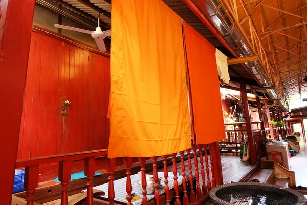 Monk'un evi sarı Robes Budist Tay tapınak bez satırında