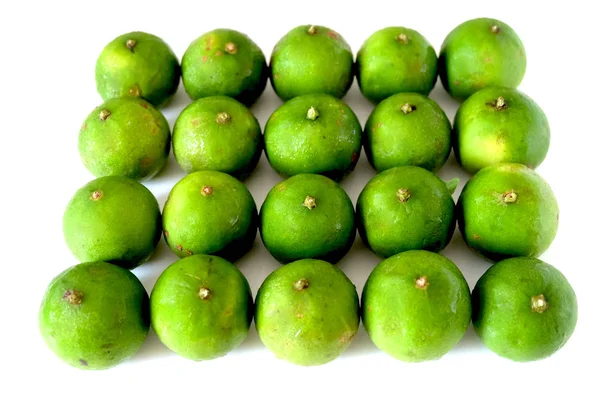 Fondo de cal, Grupo de cal verde aislado sobre fondo blanco — Foto de Stock