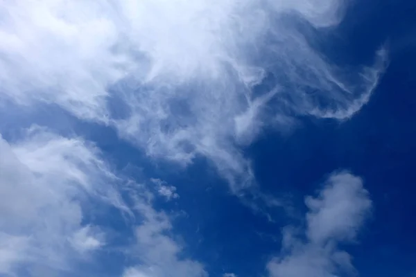Bellissimo Cielo Blu Estivo Con Nuvole Bianche Sfondo Nuvoloso Ottimo — Foto Stock