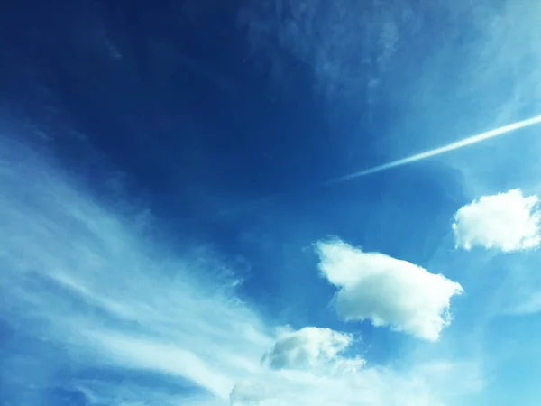 Hermoso Cielo Azul Verano Con Nubes Blancas Fondo Paisaje Nuboso — Foto de Stock