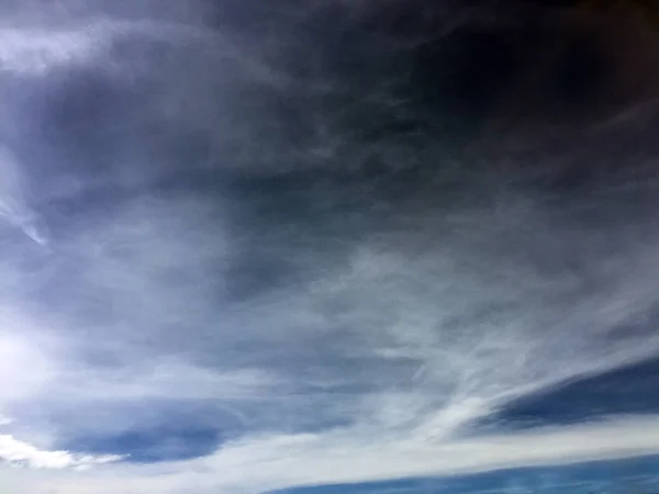 Céu Escuro Com Nuvens Azuis Tempestade Nevoeiro Clima Fundo Ótimo — Fotografia de Stock