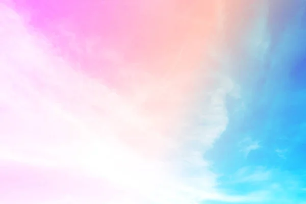 Bulutlar gökyüzü doğa. Pastel renkli gradyan pembe, mavi turuncu arka plan büyük herhangi bir kullanım için.