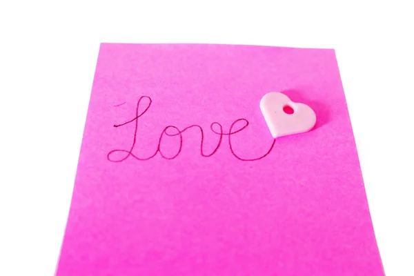 粉红色的纸粘纸条上写着爱的文字白色背景伟大的任何使用 — 图库照片