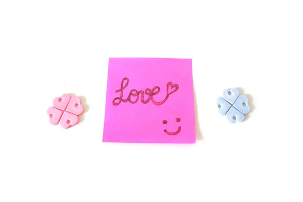 Συντάσσονται Χαμόγελο Πρόσωπο Την Λέξη Αγάπη Ροζ Αυτοκόλλητο Χαρτί Σημείωση — Φωτογραφία Αρχείου