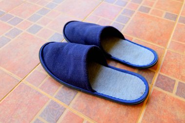 Yumuşak mavi terlik. Boş terlik yatak ayakkabı döşeme arka plan büyük üstünde herhangi bir kullanım için izole.