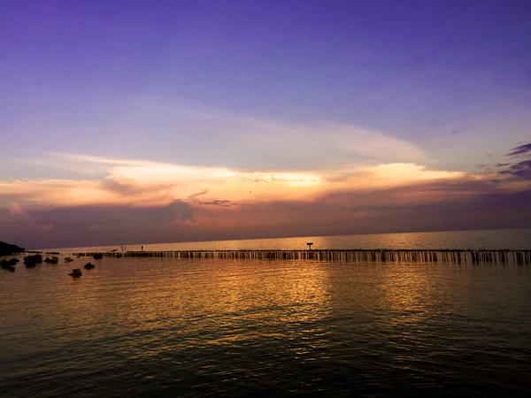 Lago Naturaleza Hermoso Paisaje Río Con Nubes Del Cielo Tailandia —  Fotos de Stock