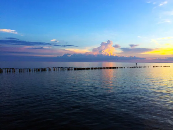 Lago Cielo Blu Natura Bellissimo Paesaggio Sul Fiume Con Nuvole — Foto Stock