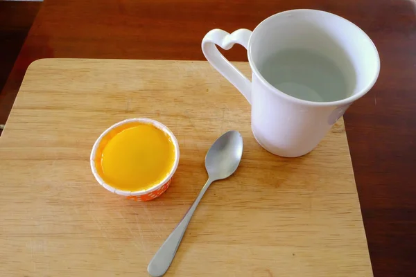 Friss Narancs Cupcake Kanállal Üveg Fából Készült Asztal Háttere — Stock Fotó