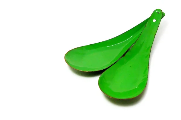 Grüner Löffel Nahaufnahme Grüner Zinklöffel Auf Weißem Hintergrund — Stockfoto