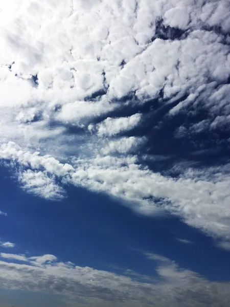 Estate Cielo Blu Con Nuvole Bianche Sfondo Nuvoloso Ottimo Qualsiasi — Foto Stock