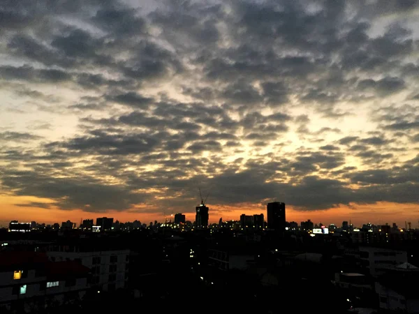 Coucher Soleil Ciel Sombre Avec Nuages Tempête Paysage Nuageux Fond — Photo