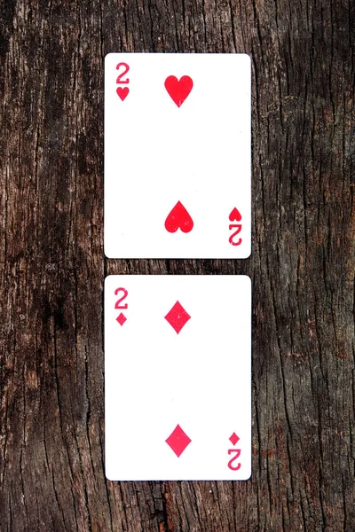 Zwei Pik Und Karo Spielkarten Spielkarten Isoliert Auf Hölzernem Hintergrund — Stockfoto
