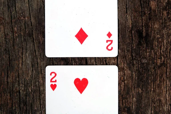 Dois Espadas Diamantes Jogar Cartas Jogando Cartas Isoladas Fundo Madeira — Fotografia de Stock