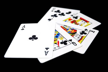 İskambil izole. Beş iskambil poker siyah siyah sembolü büyük herhangi bir kullanım için arka plan.