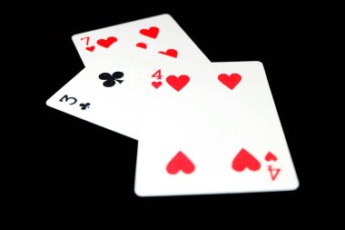 Üç siyah arka plan büyük üstünde herhangi bir kullanım için izole kart yakından kartı oynarken.