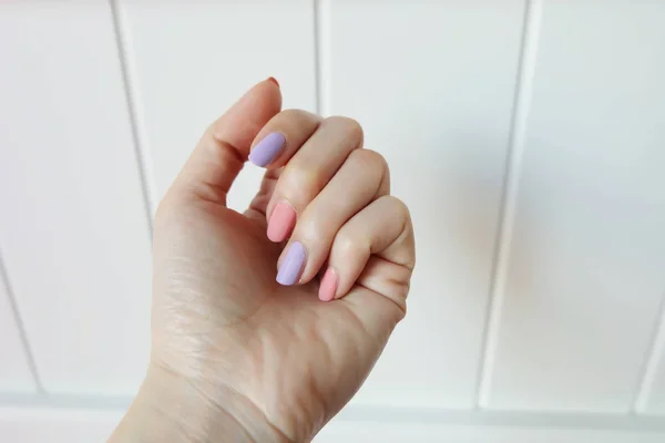 Close Nail Polish Manicure Beautiful Woman Hands Pink Violet Pastel — Stock Photo, Image