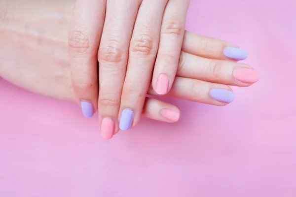 Mooie Roze Nagellak Vrouwelijke Handen Met Roze Nails Manicure Roze — Stockfoto