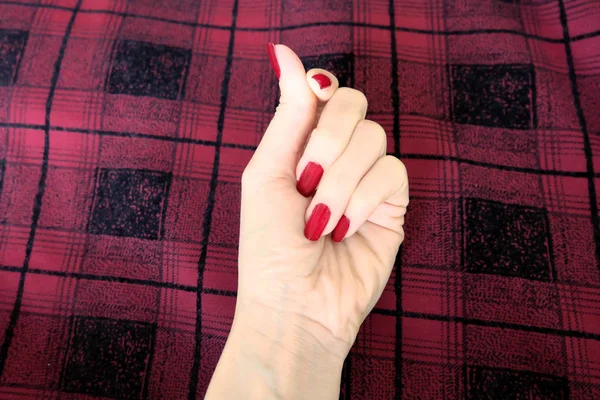 Schönheit Rote Maniküre Nagel Mit Gellack Frau Hand Mit Roten — Stockfoto