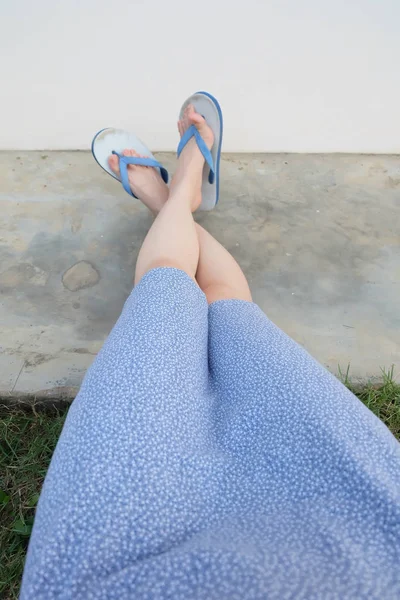Beton Zemin Üzerinde Iyi Görünüm Için Izole Selfie Mavi Ayakkabılar — Stok fotoğraf