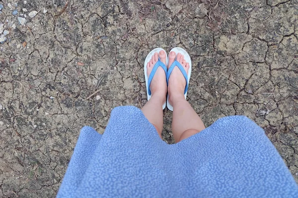 Selfie Blue Shoes Standing Isolated Crack Soil Floor Top View — Stock Photo, Image