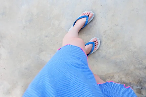 Selfie Blaue Schuhe Isoliert Auf Beton Für Draufsicht Frauenfüße Blauem — Stockfoto